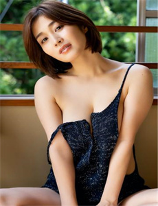 《打屁股女生视频播放》